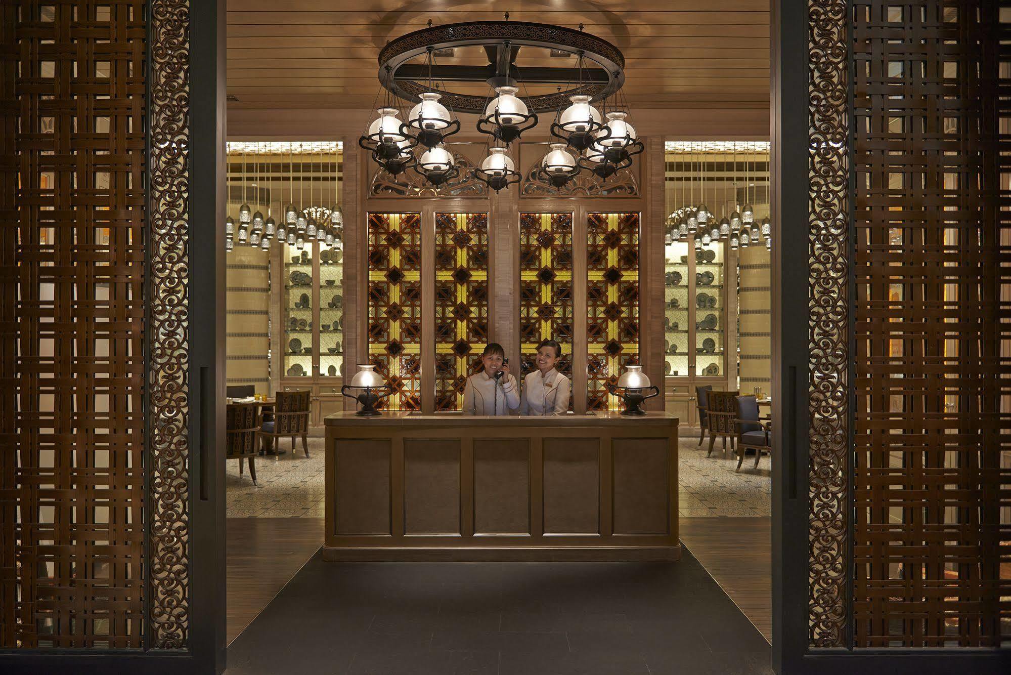 Mandarin Oriental, Hotel